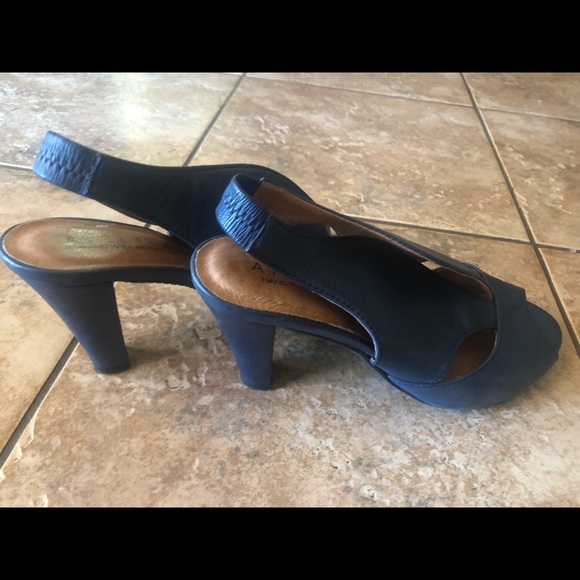 Ateliers, size 39 slate blue open-toed stylish heels. - Picture 2 of 3